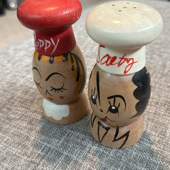 Vintage Collectable Wooden Salt and Pepper Shakers - Picture 2 of 7